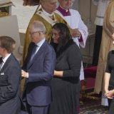 Au cours d'une messe solennelle, le pape américain a prononcé la formule de sanctification en latin, en présence de la famille de l'adolescent décédé. KEYSTONE/AP/Andrew Medichini